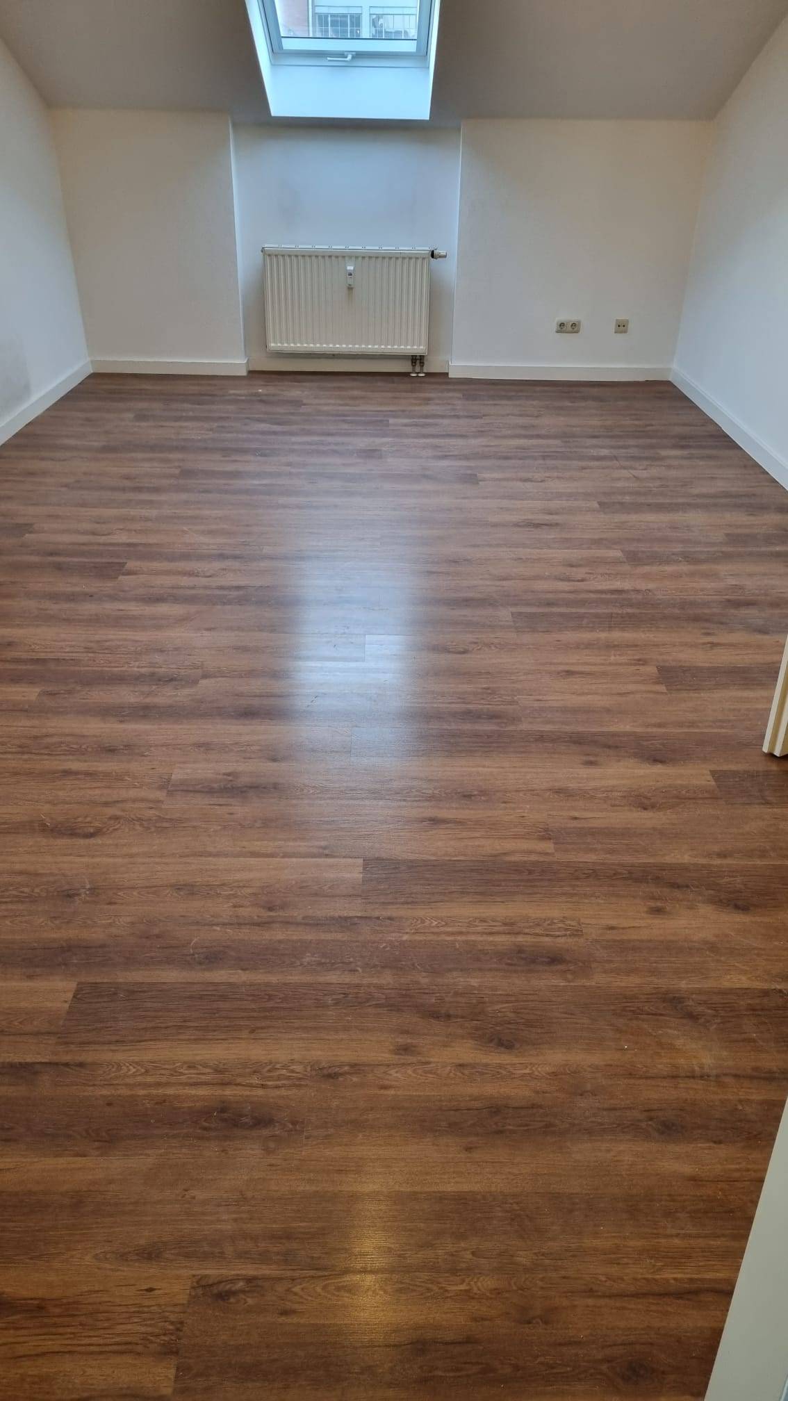 Fertig renovierter Wohnraum mit neuem Boden